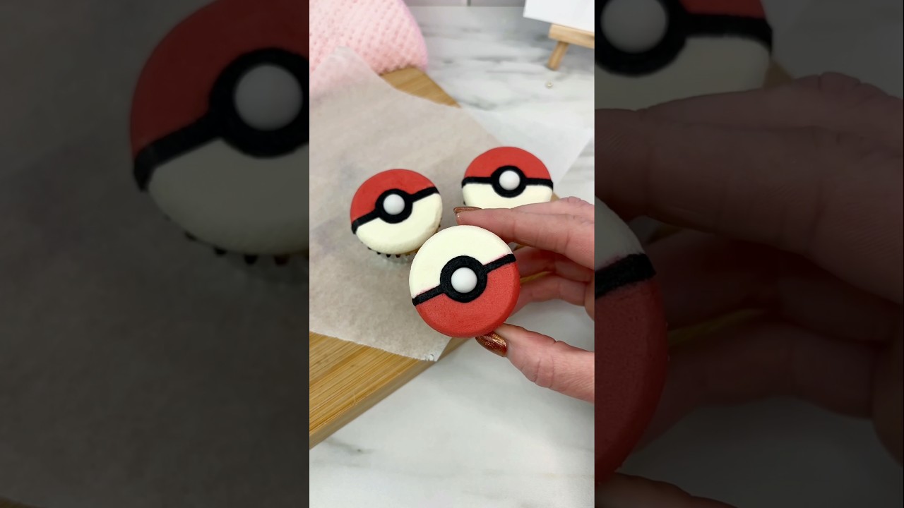 Poké balls🔴⚪️ #cakedbyrach #cupcake #cakedecorating #minicake #pokemon #pokeball #cakeideas #howto