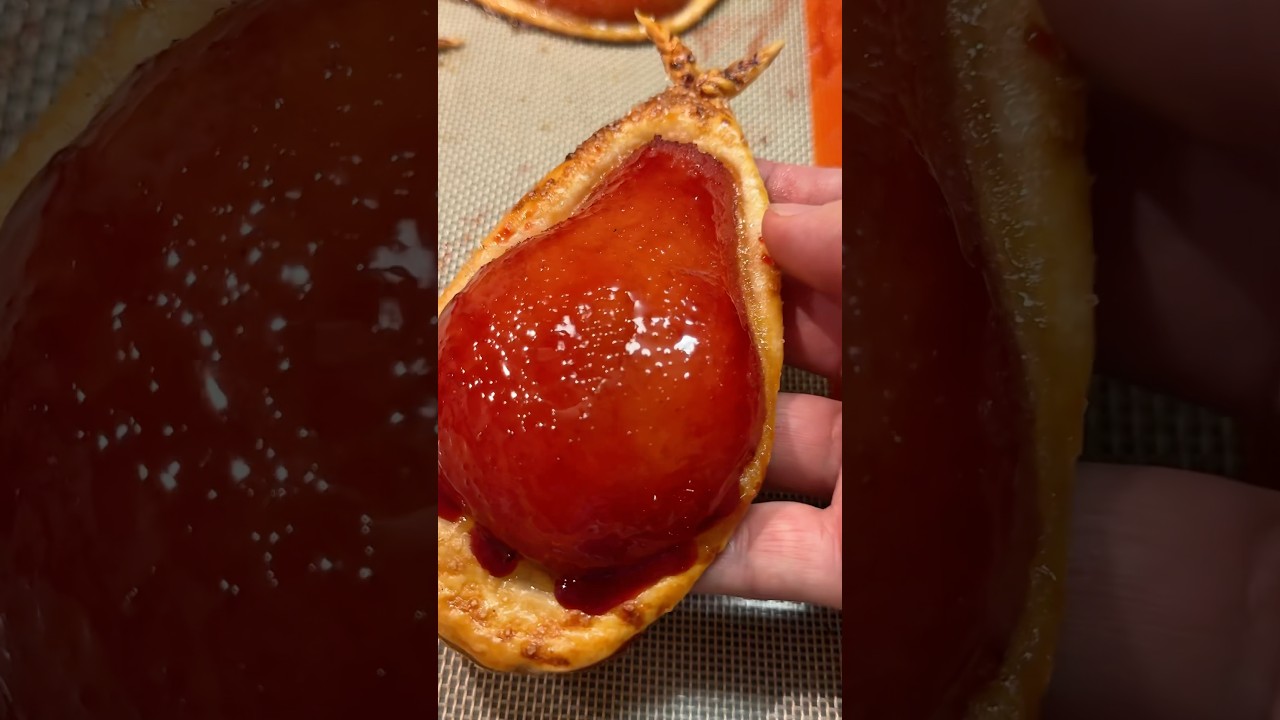 Poire feuilletée, pochée au vin rouge et aux épices✨🍐