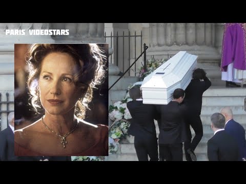 Les célébrités arrivent aux Obsèques de Nathalie Baye à Paris le 24 avril 2026